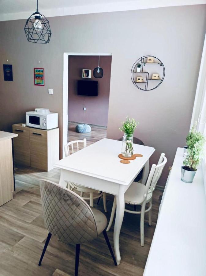 Apartman Domov 데친 외부 사진