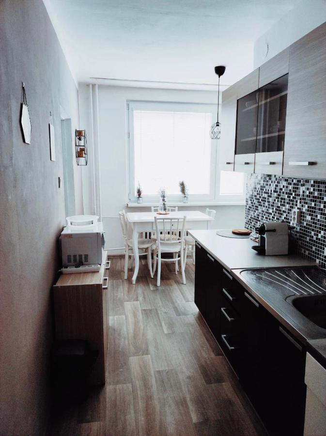 Apartman Domov 데친 외부 사진